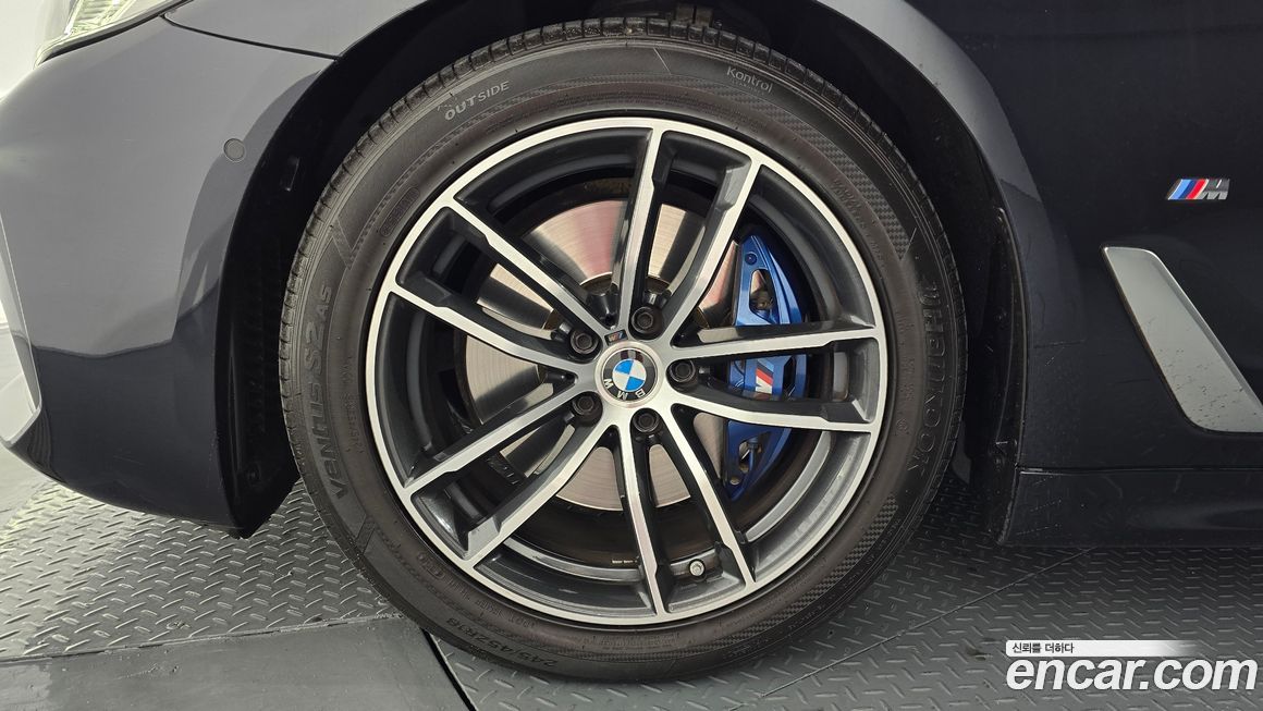 BMW 5-Series 520i M Sport, 2023