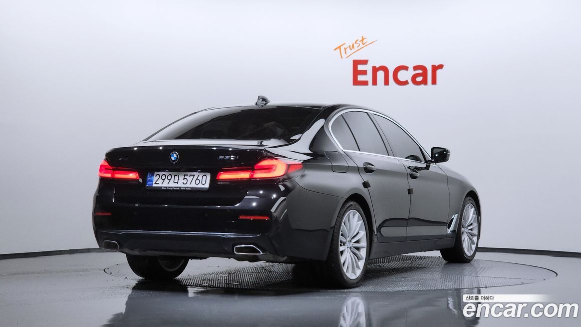 BMW 5-Series 530i xDrive Luxury, 2023