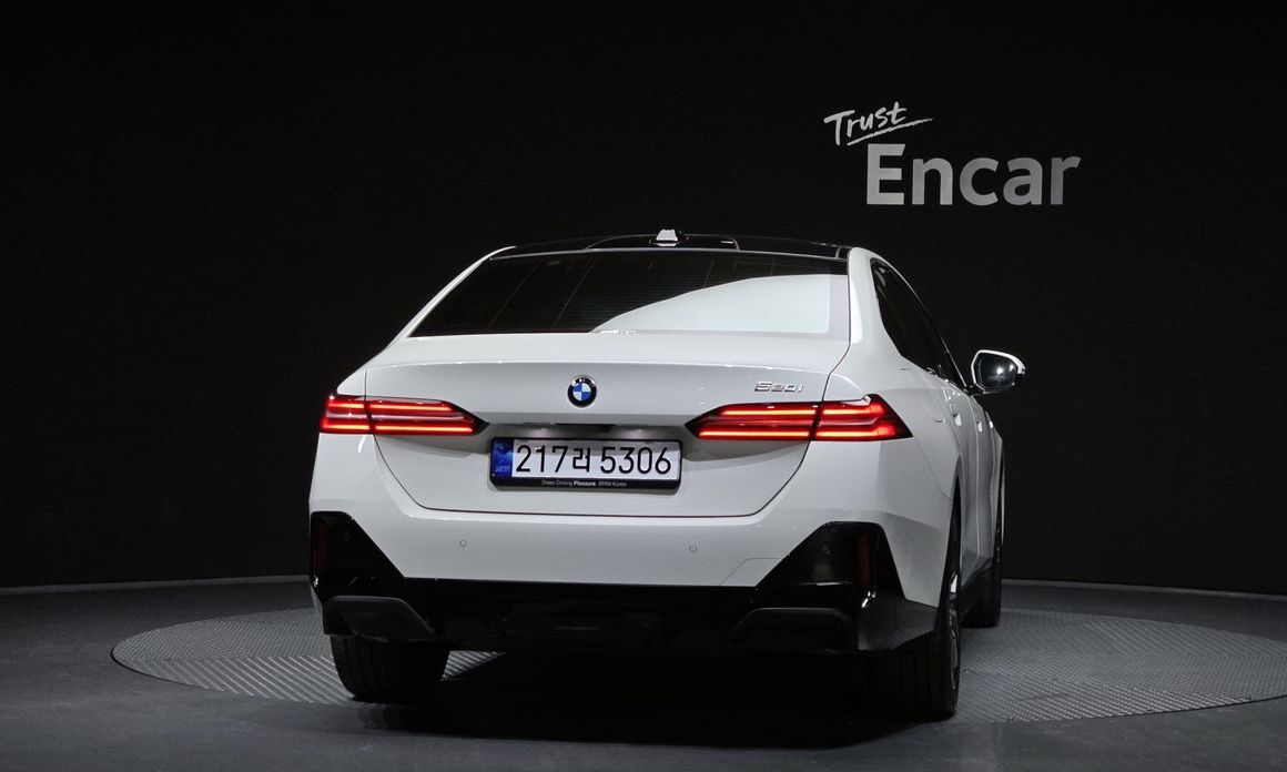 BMW 5-Series 520i M Sport, 2025