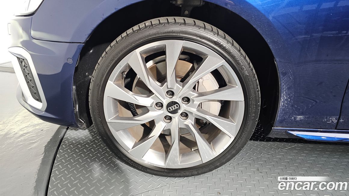 Audi A4 45 TFSI Quattro Premium, 2023