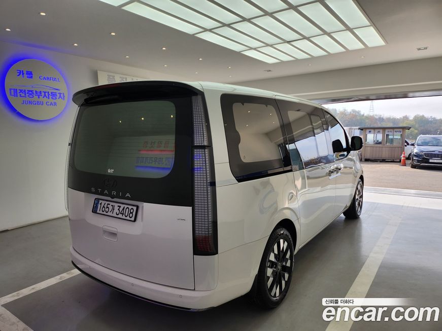 Hyundai Staria 4WD Lounge 9-Seater, 2025