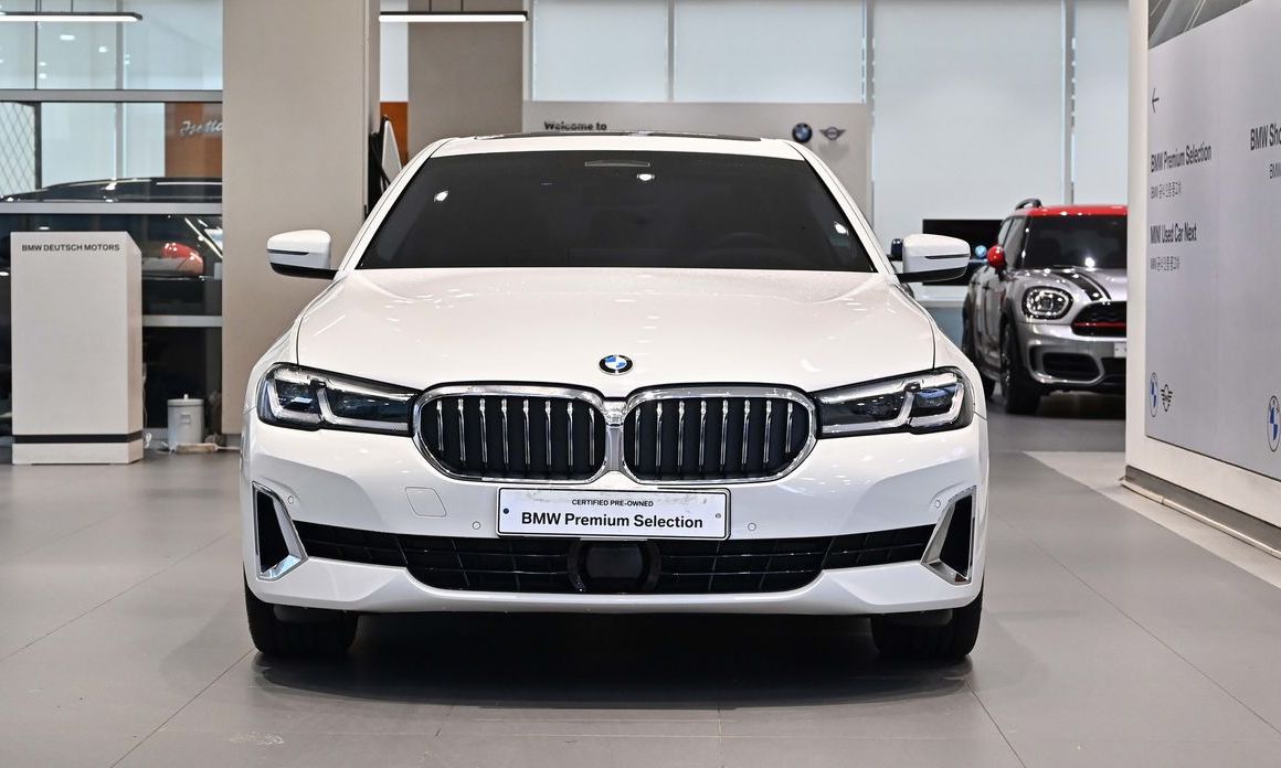 BMW 5-Series 530i Luxury, 2022