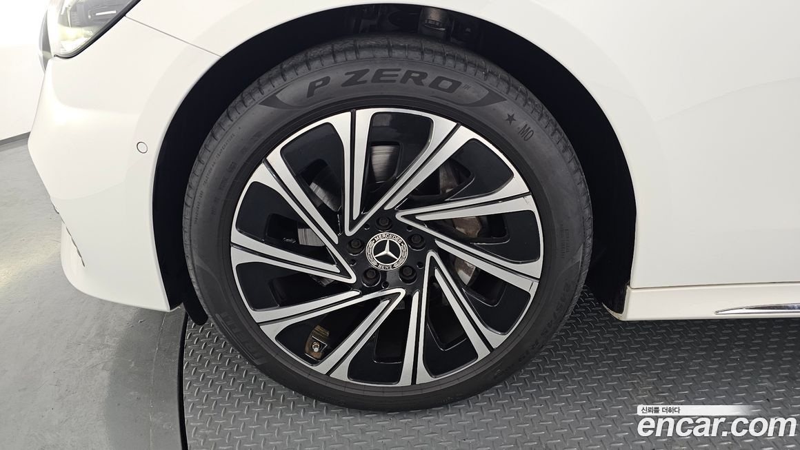 Mercedes-Benz E-Class E300 4MATIC Exclusive, 2024