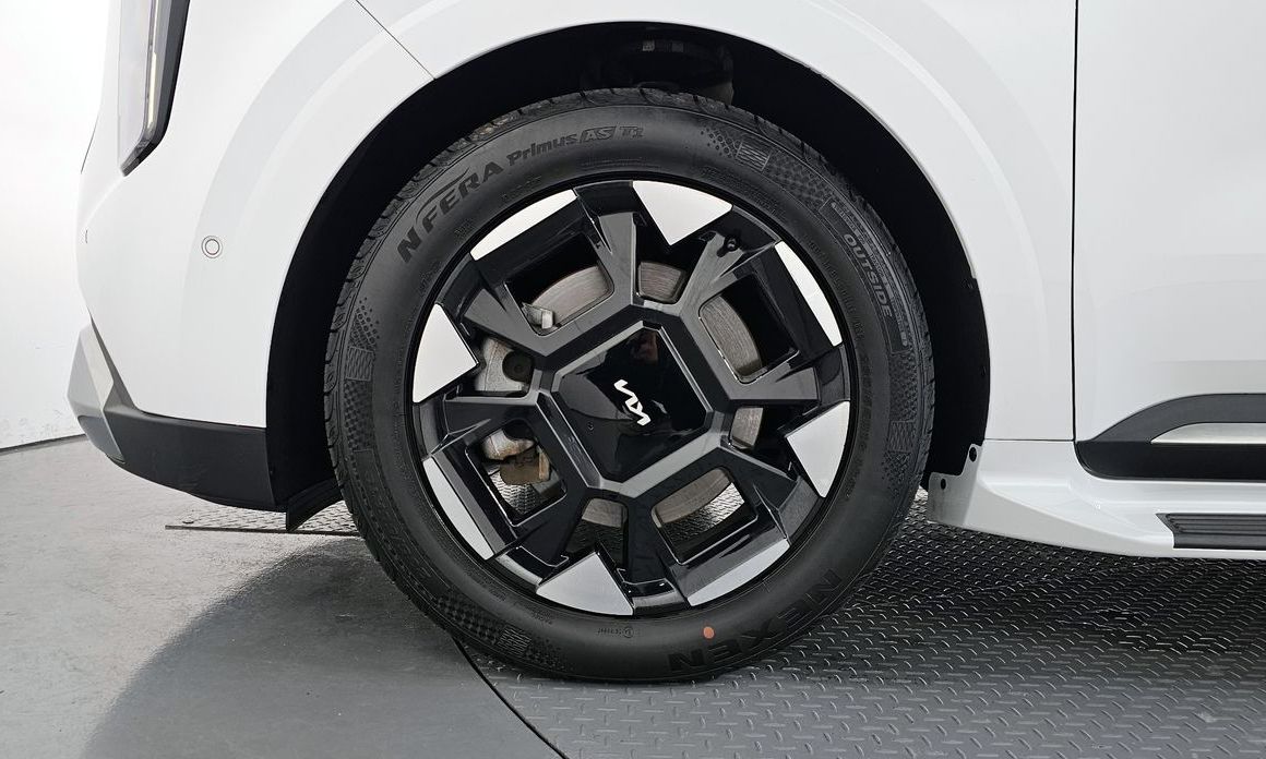Kia Carnival 9-Seater Signature, 2024