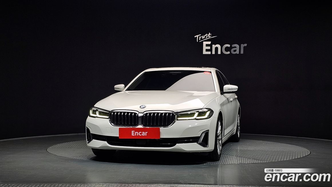 BMW 5-Series 520i Luxury, 2023