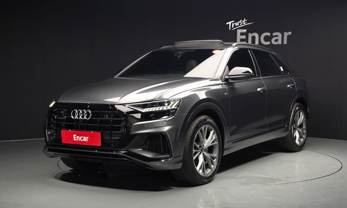 Audi Q8 55 TFSI Quattro Premium, 2022