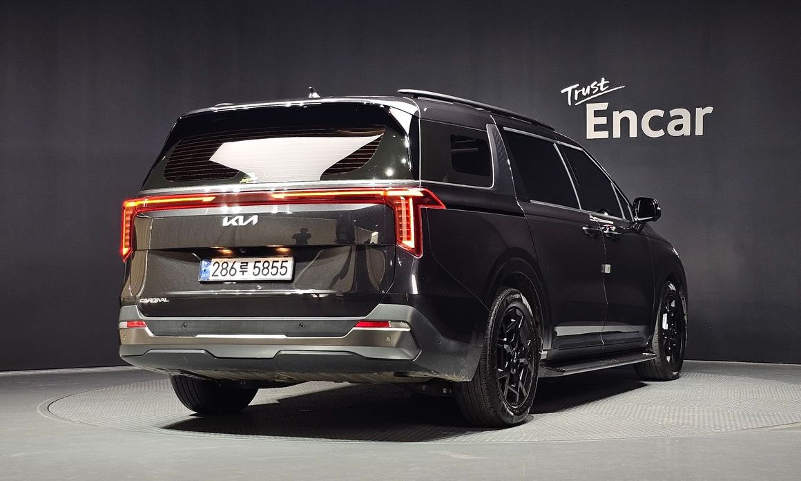 Kia Carnival 9-Seater Gravity, 2024
