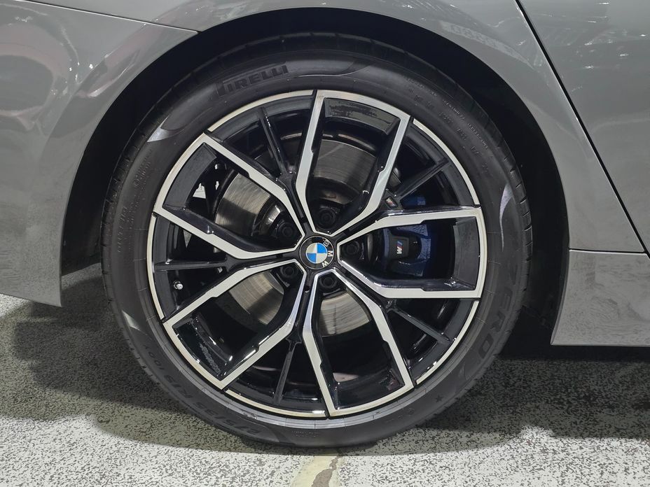 BMW 5-Series 530i M Sport Package, 2022
