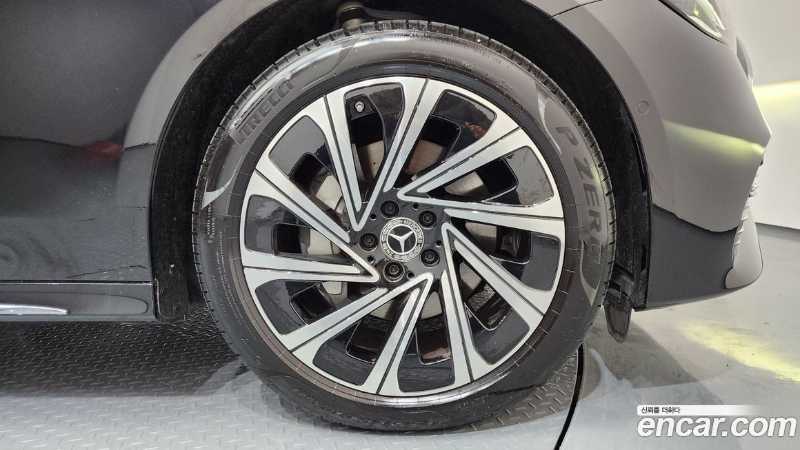 Mercedes-Benz E-Class E300 4MATIC Exclusive, 2025