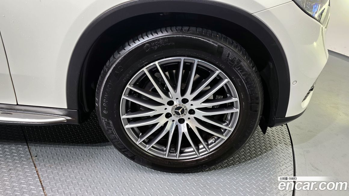 Mercedes-Benz GLC-Class GLC300 4MATIC Avnatgarde Coupe, 2025