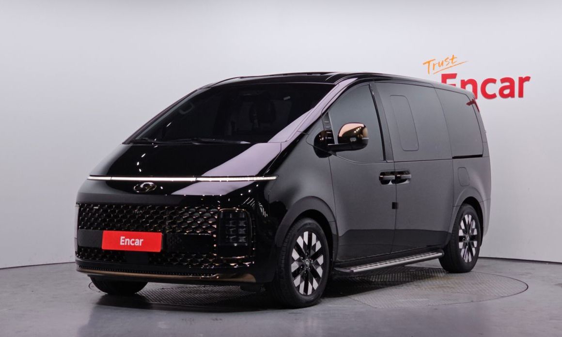 Hyundai Staria 4WD Lounge 9-Seater, 2025