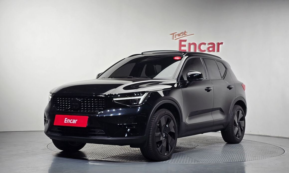 Volvo XC40 B4 Black Edition, 2025