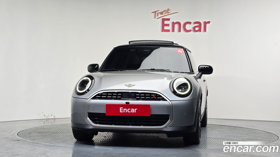 Mini Cooper Favoured, 2025