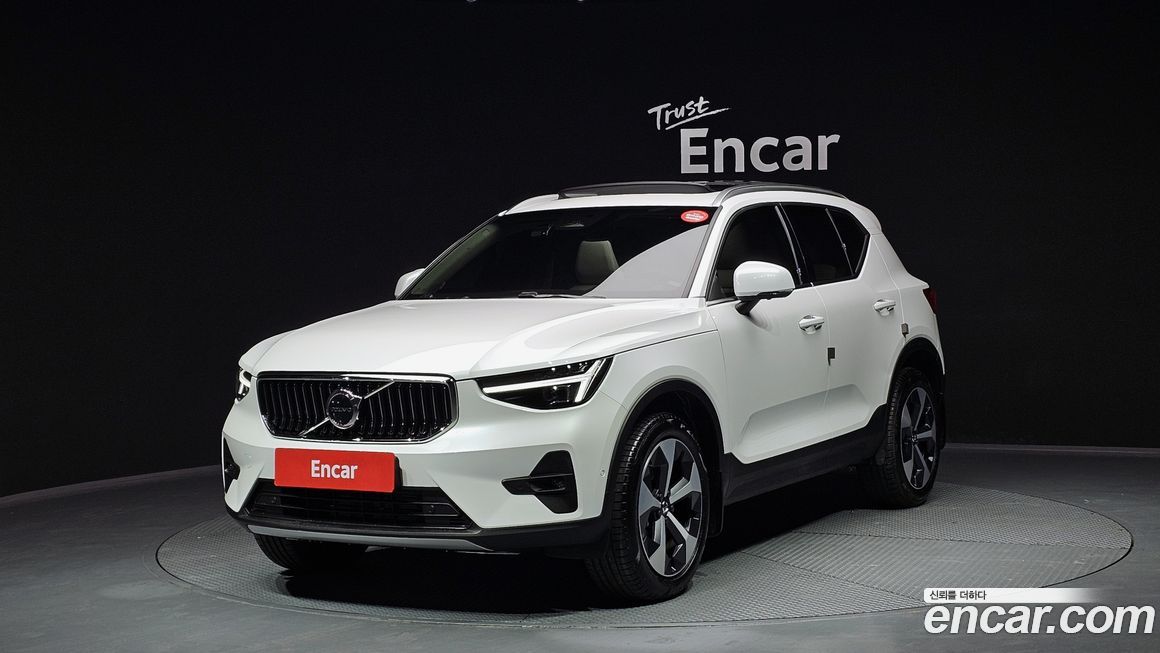 Volvo XC40 B4 Ultra Bright, 2025