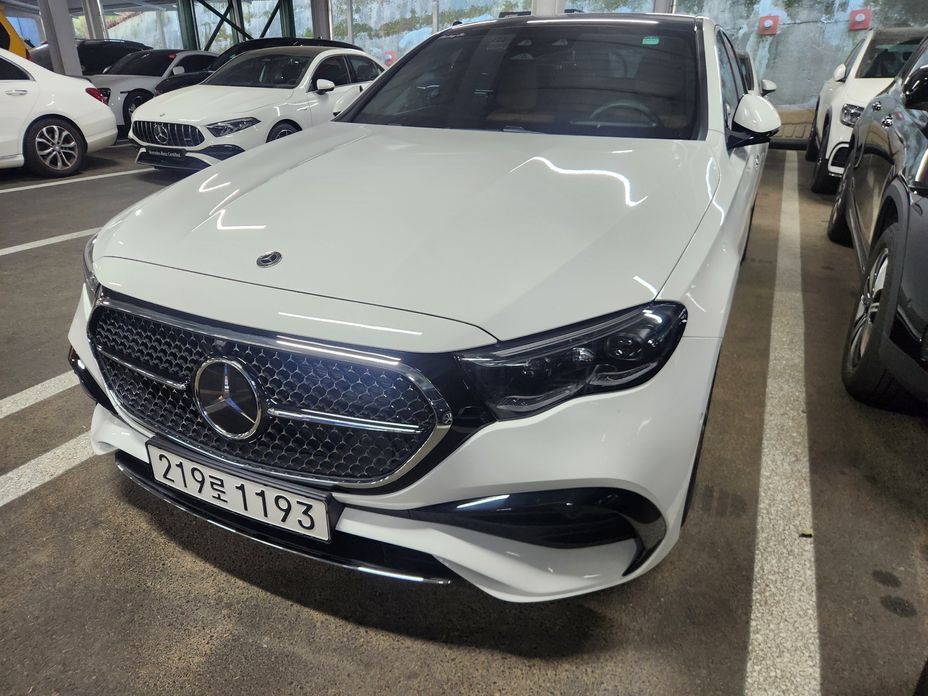 Mercedes-Benz E-Class E300 4MATIC AMG Line, 2025