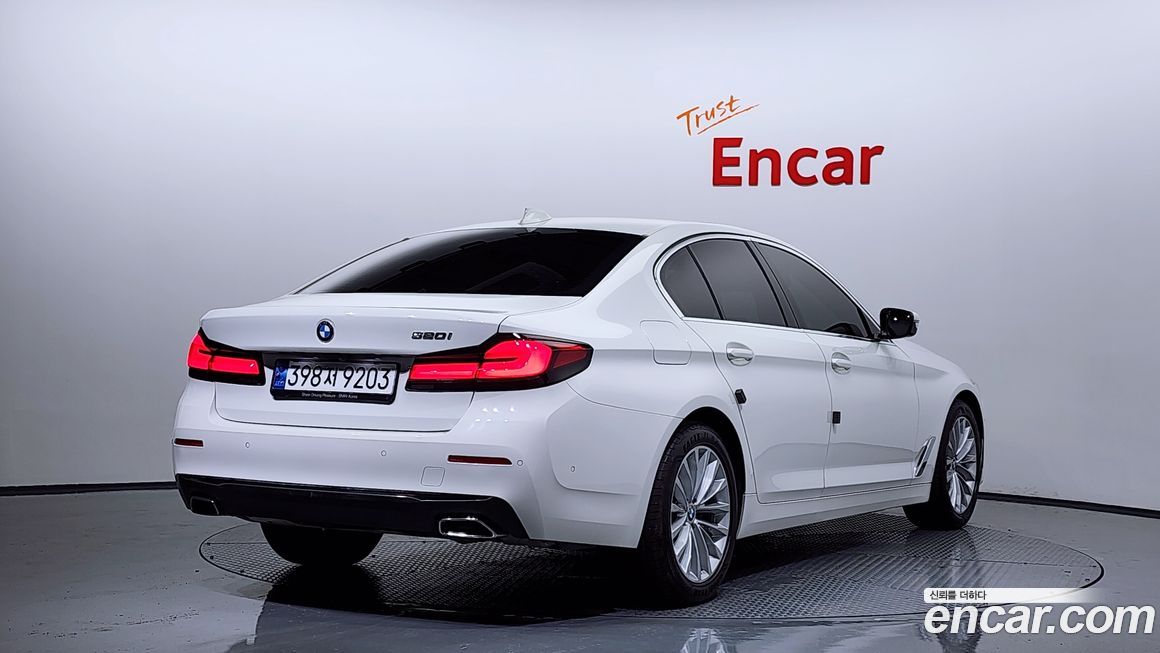 BMW 5-Series 520i Luxury, 2023