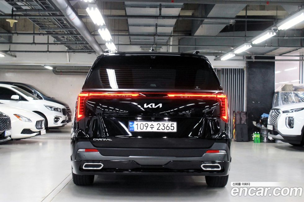 Kia Carnival 9-Seater Gravity, 2024