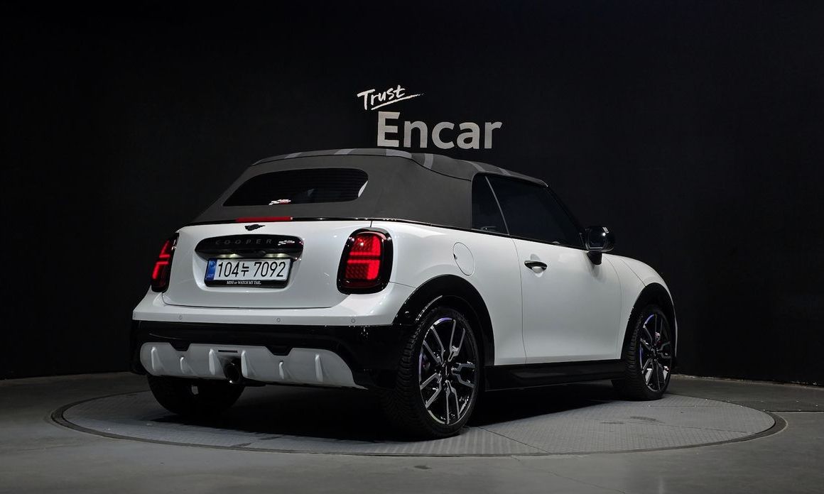 Mini Cooper Convertible JCW, 2026