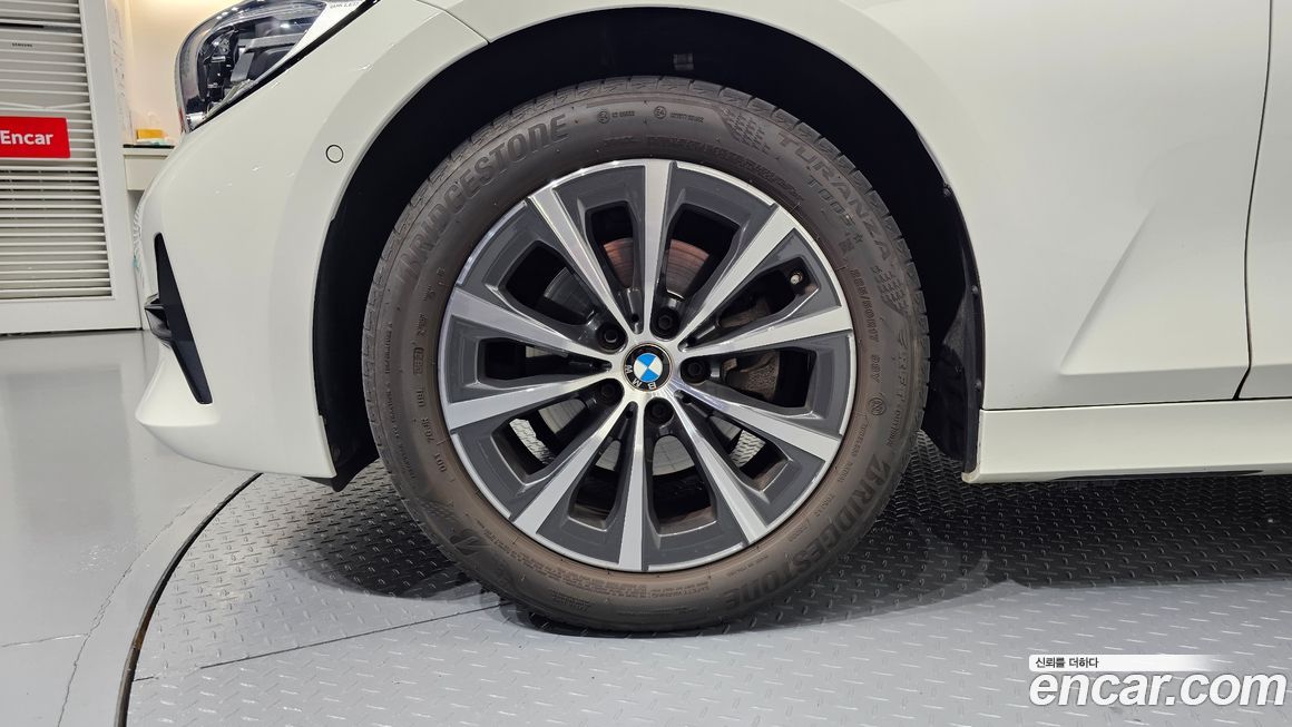 BMW 3-Series 320i, 2022