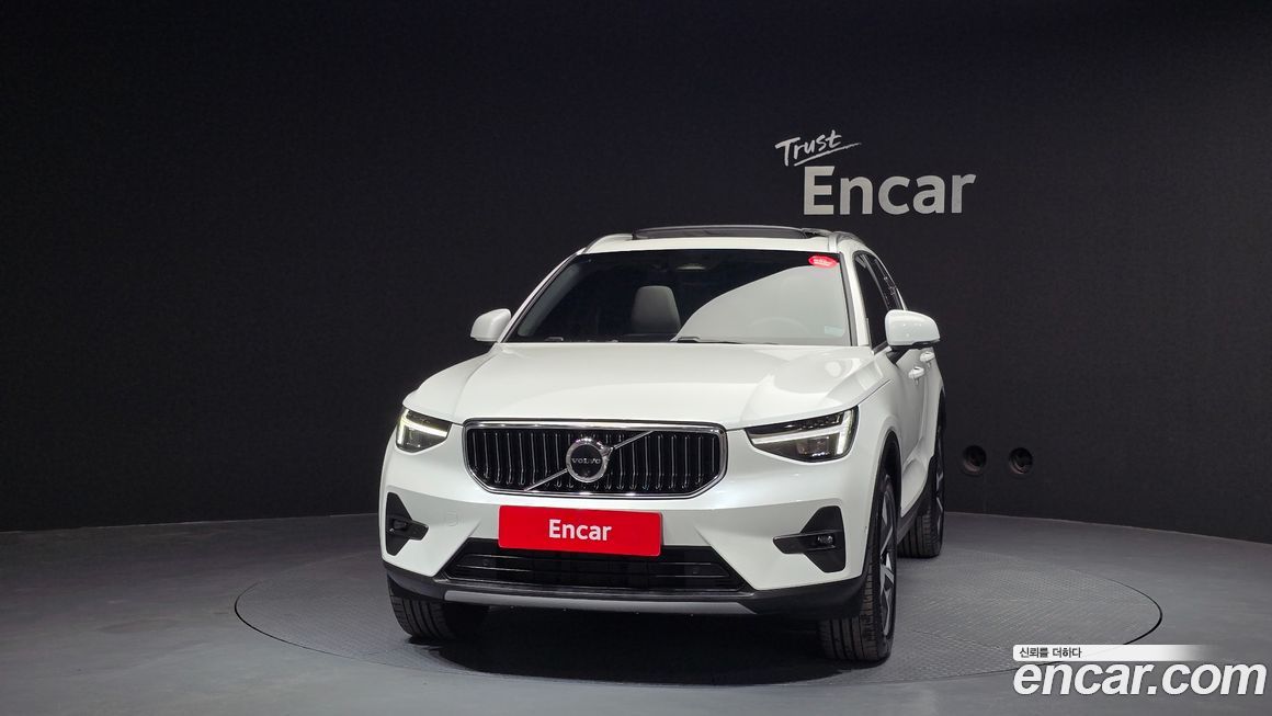Volvo XC40 B4 Ultra Bright, 2025