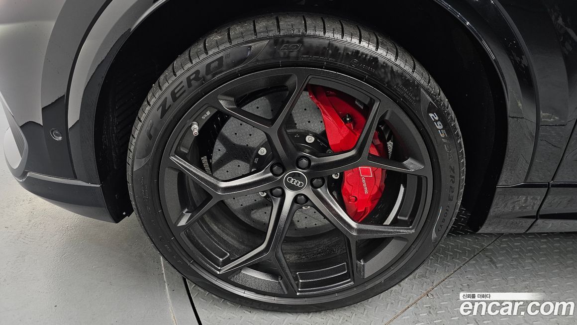 Audi RSQ8 4.0 TFSI Quattro Performance, 2025