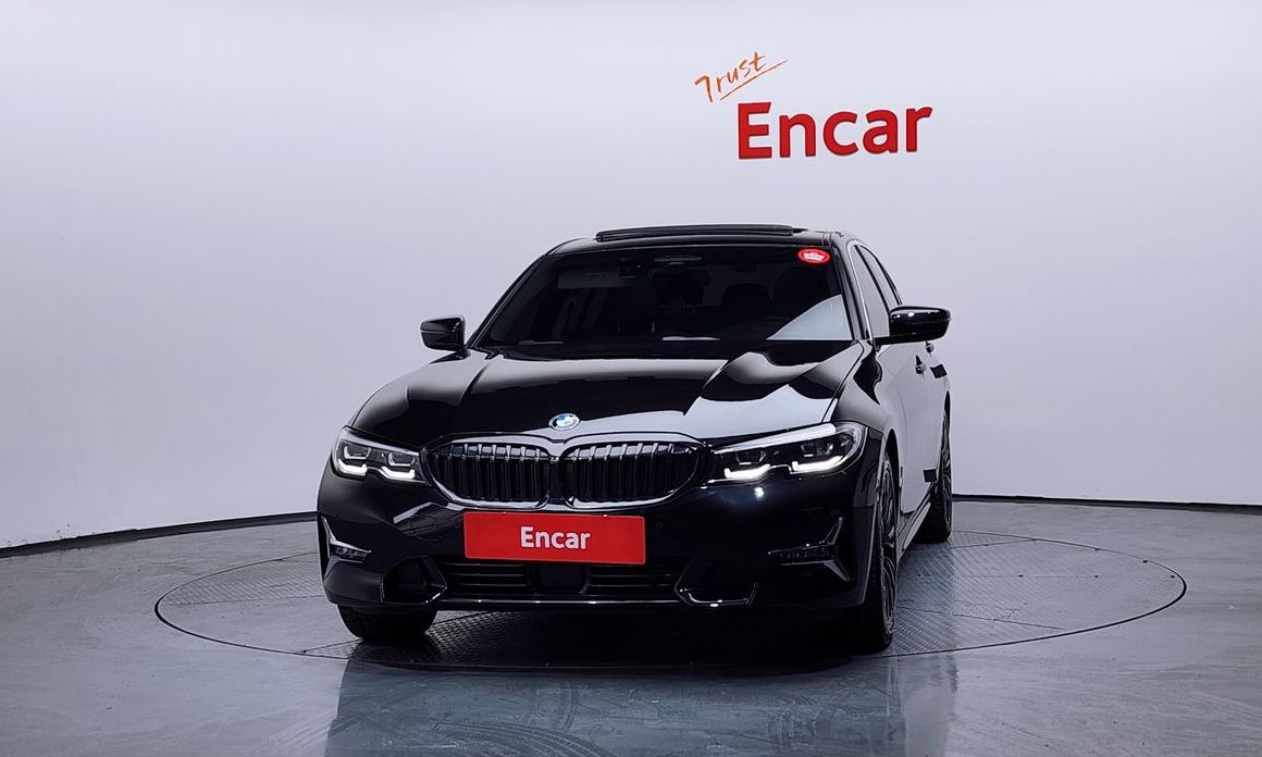 BMW 3-Series 320i Luxury, 2022