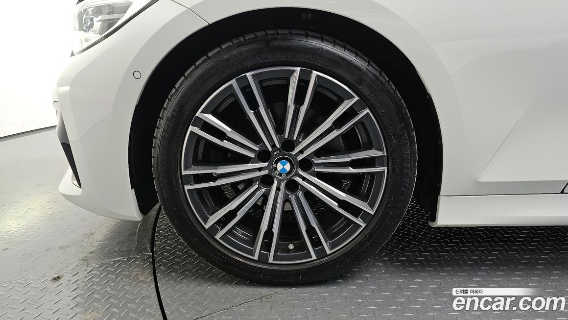 BMW 3-Series 320i M Sport, 2022