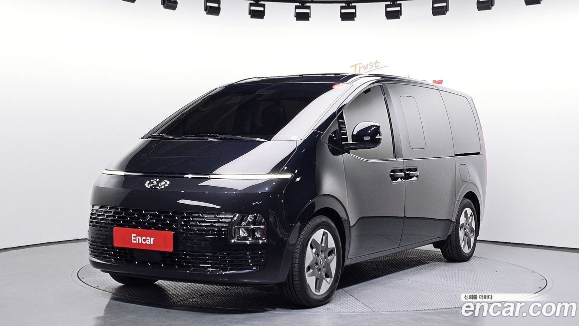 Hyundai Staria 4WD Tourer 11-Seater, 2024