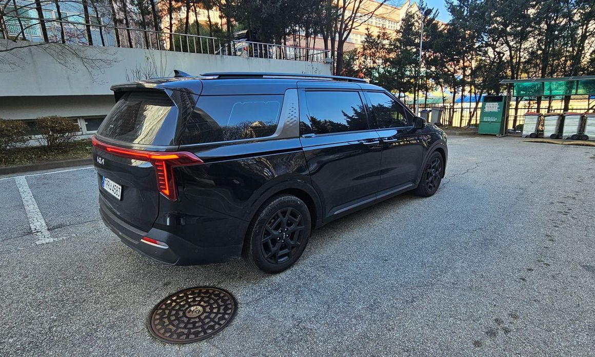 Kia Carnival 9-Seater Gravity, 2025