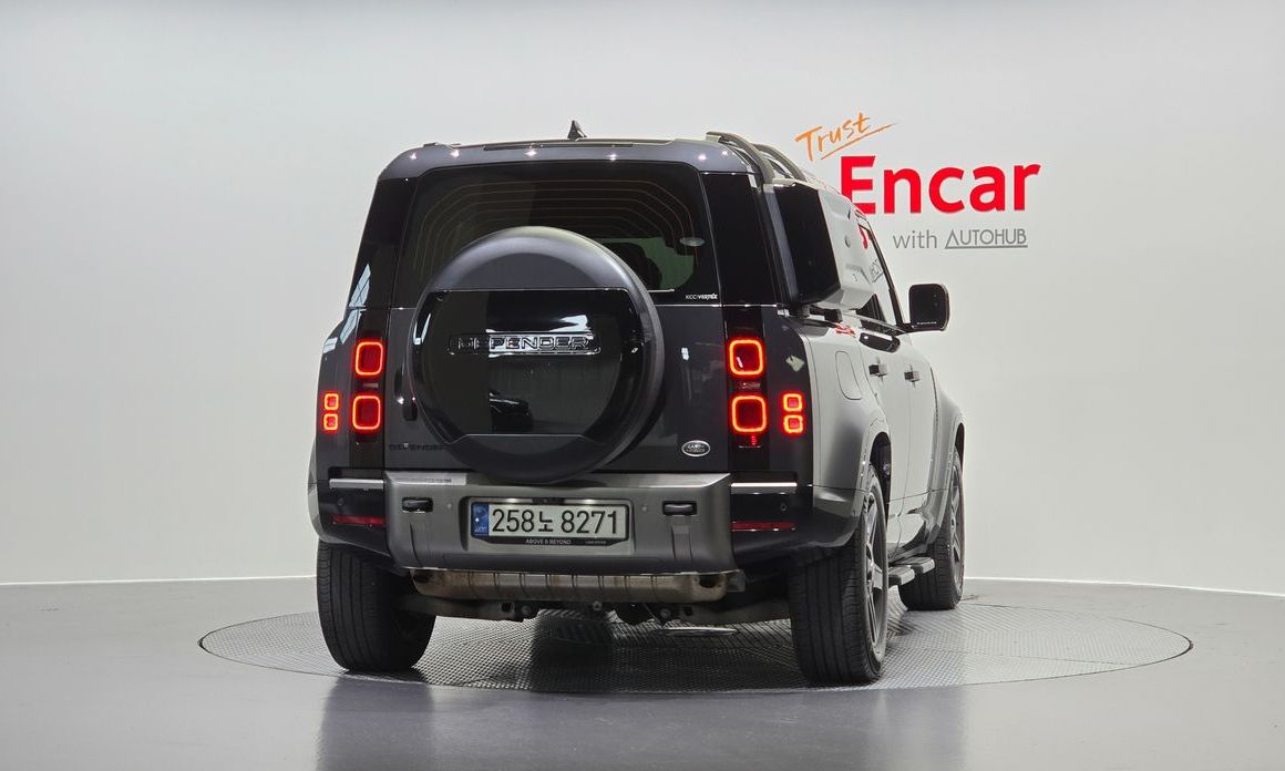 Land Rover Defender 110 P300 X-Dynamic SE, 2022