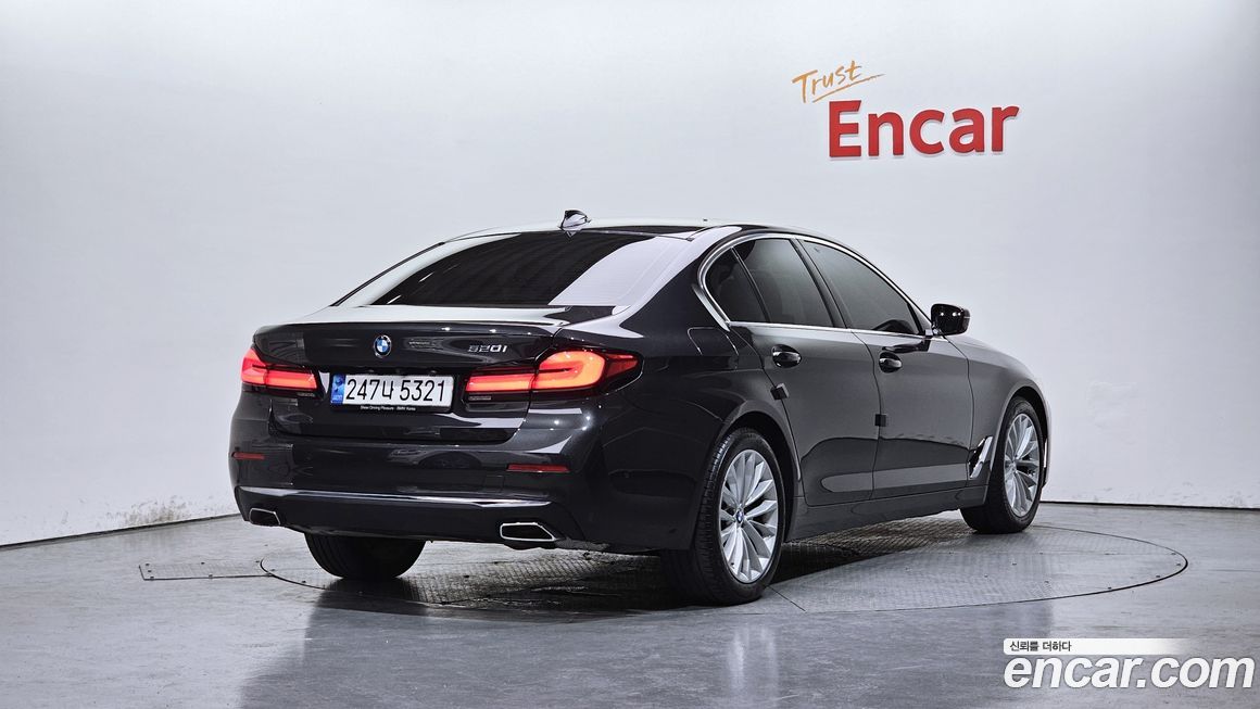 BMW 5-Series 520i Luxury, 2023