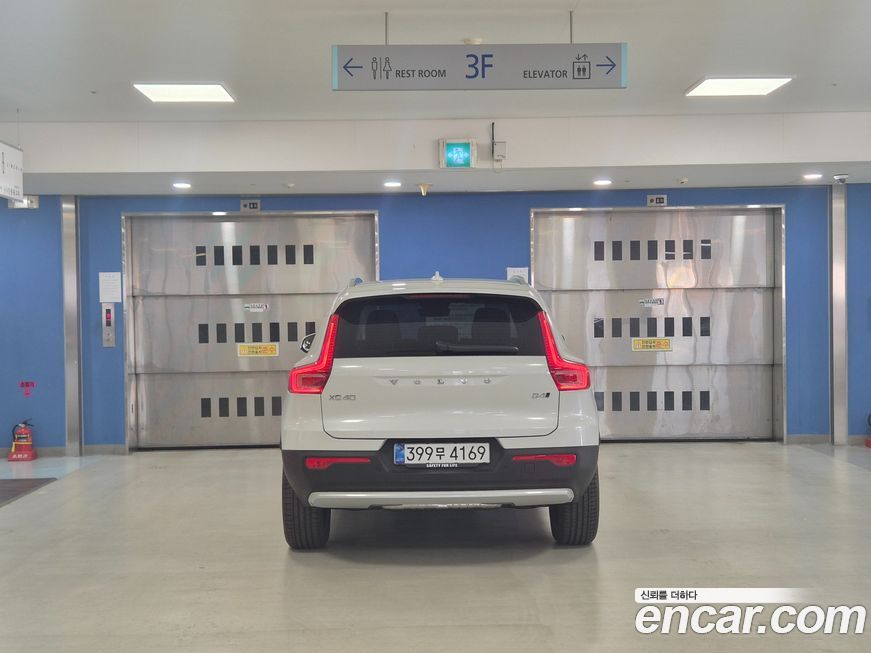 Volvo XC40 B4 Ultra Bright, 2025