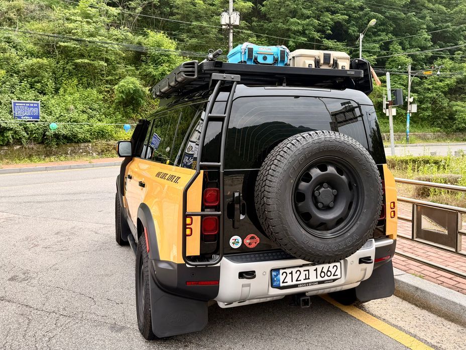 Land Rover Defender 110 D250 SE, 2022