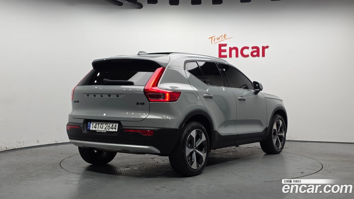 Volvo XC40 B4 Ultra Bright, 2025