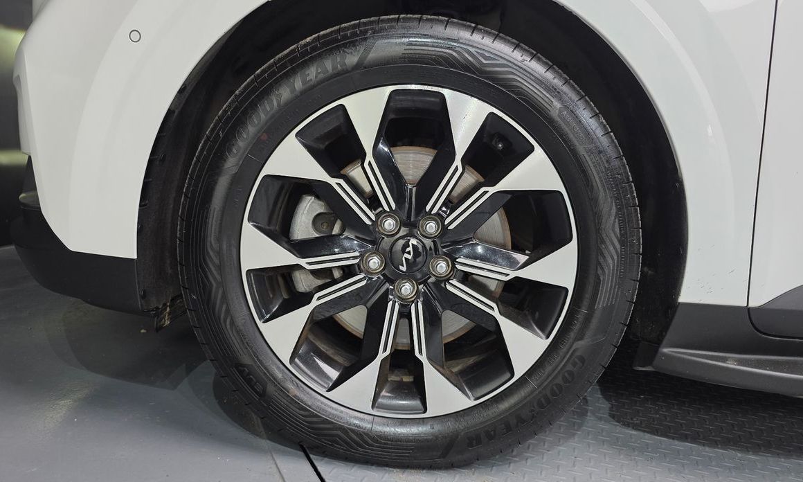 Kia Carnival 9-Seater Signature, 2023