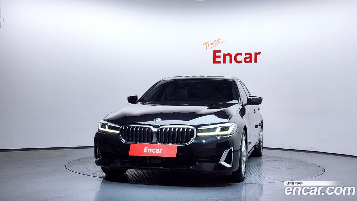 BMW 5-Series 520i Luxury, 2022