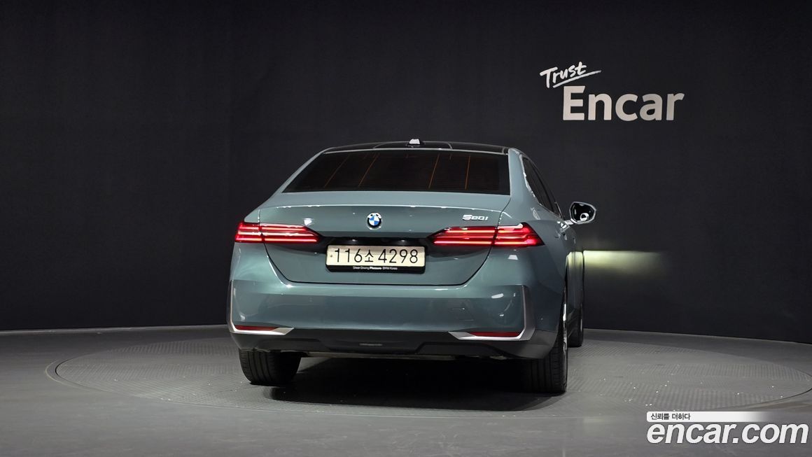 BMW 5-Series 520i, 2024