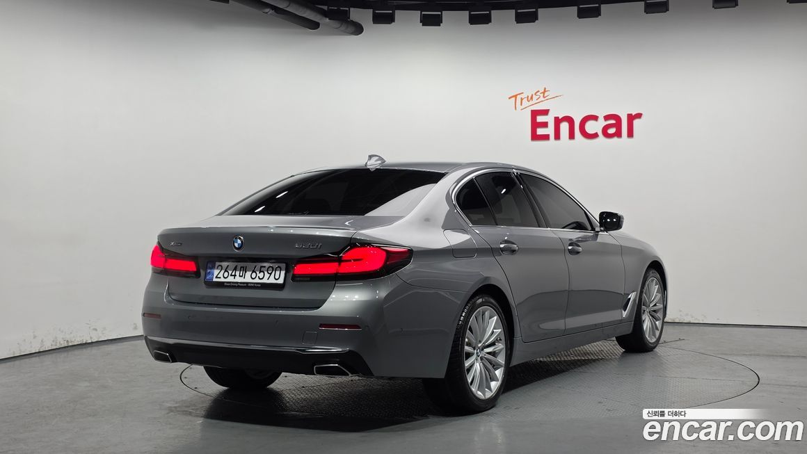 BMW 5-Series 530i xDrive Luxury, 2023
