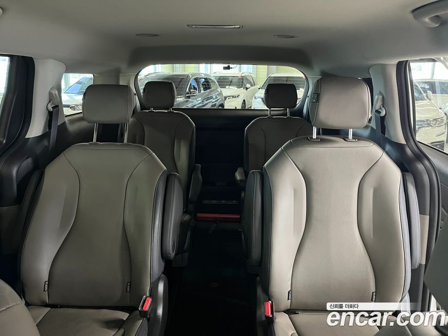 Kia Carnival 9-Seater Prestige, 2024