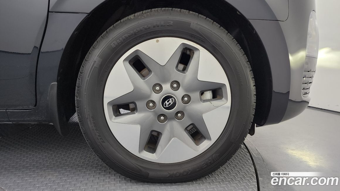 Hyundai Staria 4WD Tourer 11-Seater, 2024