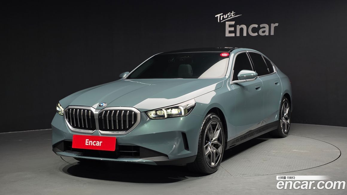 BMW 5-Series 520i, 2025