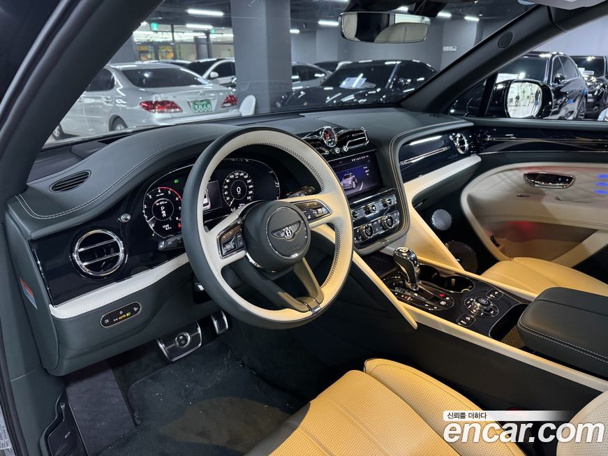 Bentley Bentayga 4.0 V8 EWB First Edition, 2024