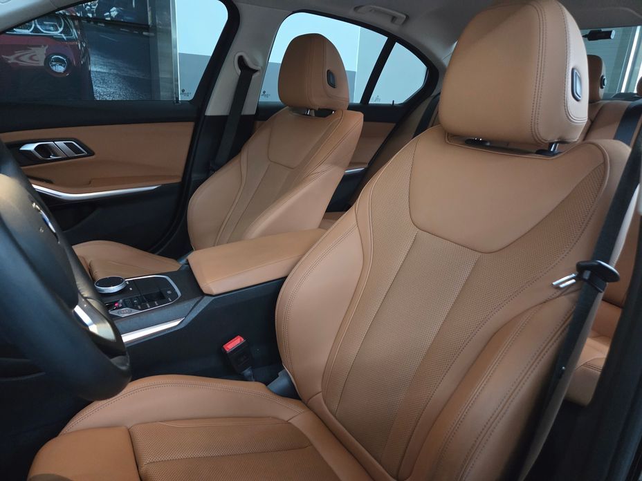 BMW 3-Series 320i, 2023
