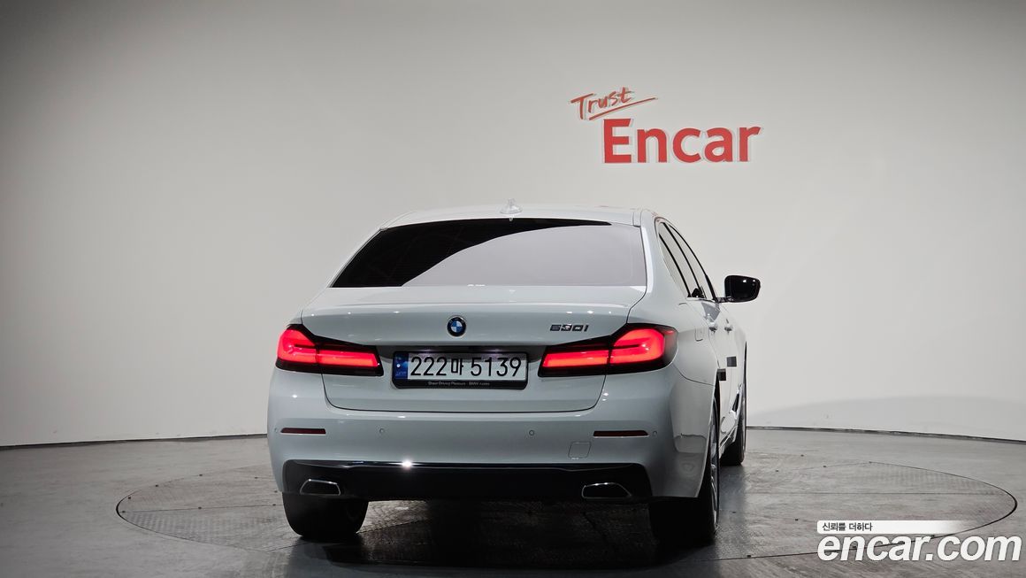 BMW 5-Series 530i Luxury, 2023