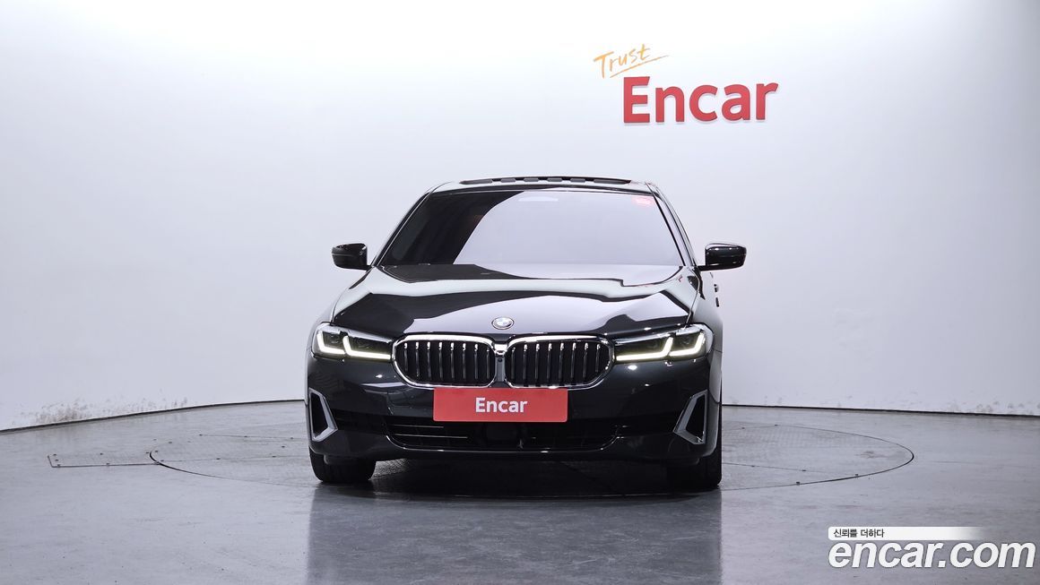 BMW 5-Series 520i Luxury, 2023