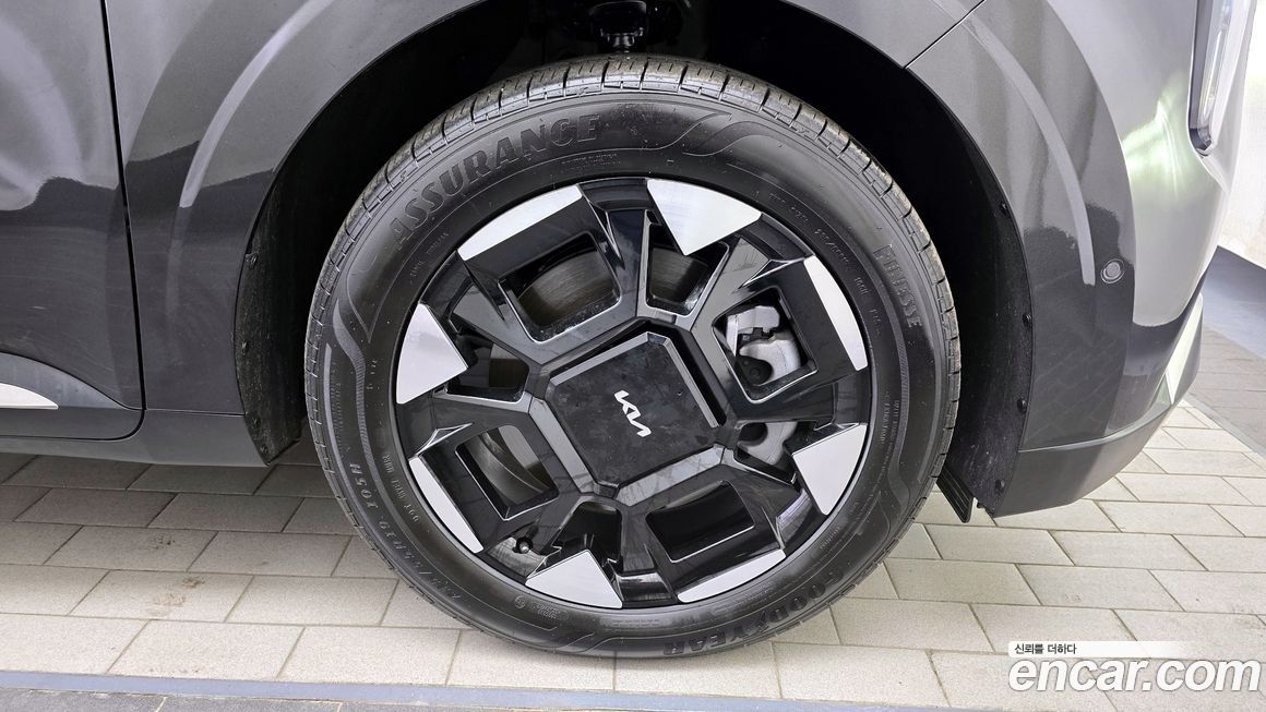 Kia Carnival 7-Seater Outdoor, 2025