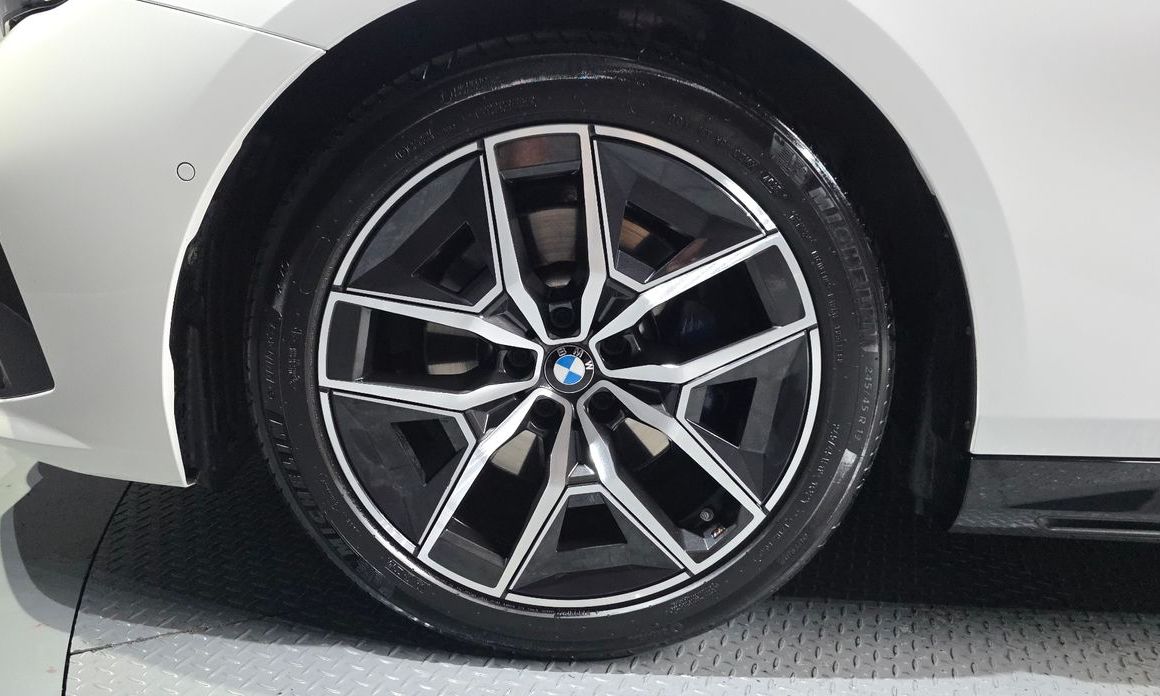 BMW 5-Series 520i M Sport, 2024