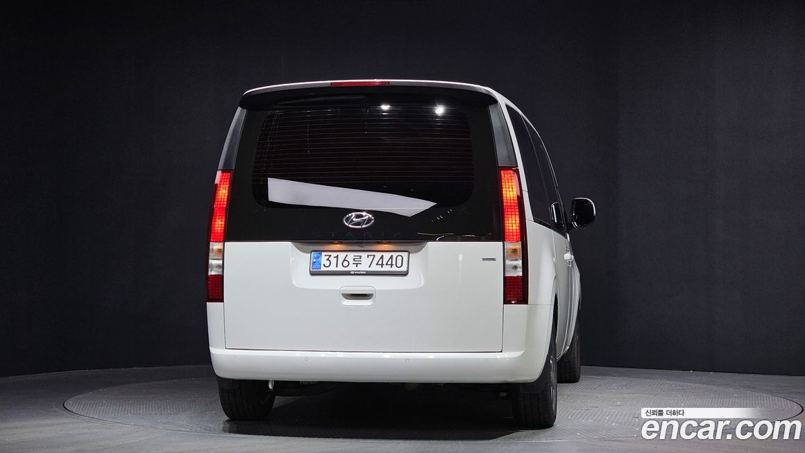 Hyundai Staria 4WD Tourer 9-Seater, 2024
