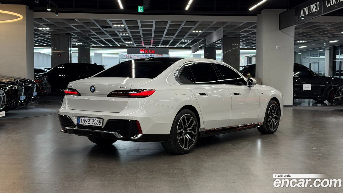 BMW 7-Series 740i xDrive M Sport, 2025