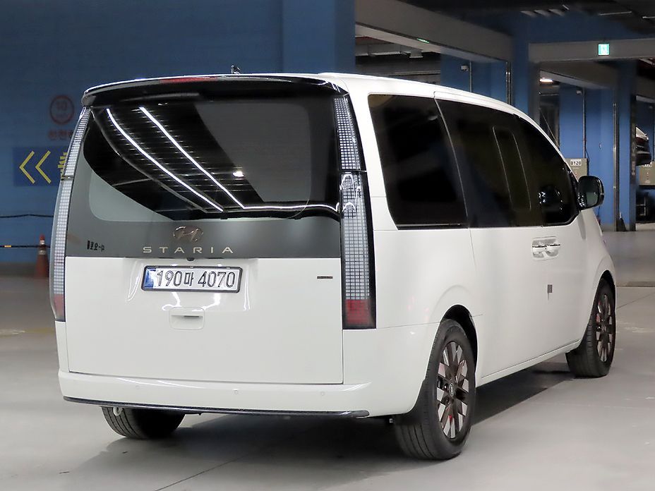 Hyundai Staria 4WD Lounge 9-Seater, 2024